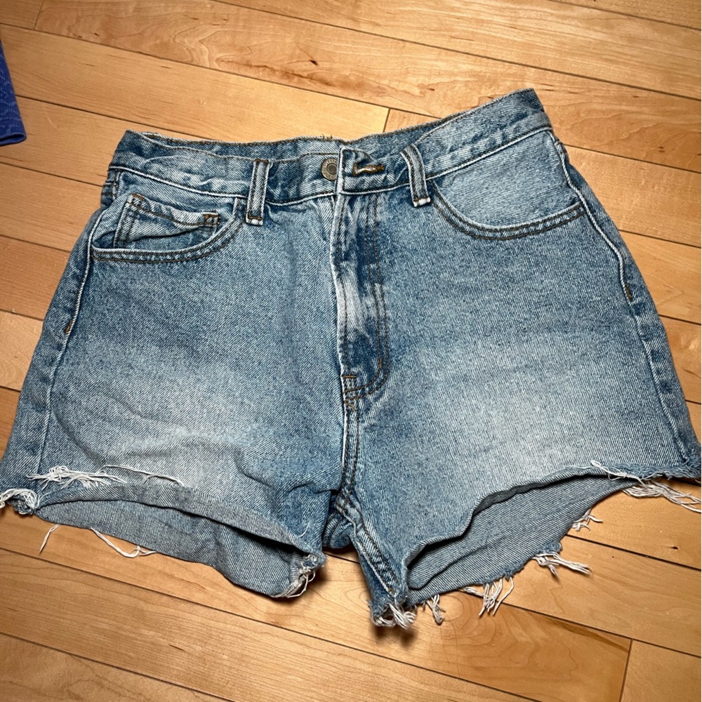 Mid wash denim shorts Brandy Melville/ John Galt